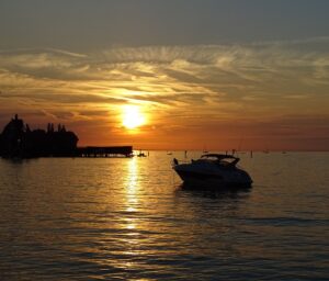 Beginning January 1, 2025, New York State will require all boat operators to complete a mandatory safety course, according to new legislation.