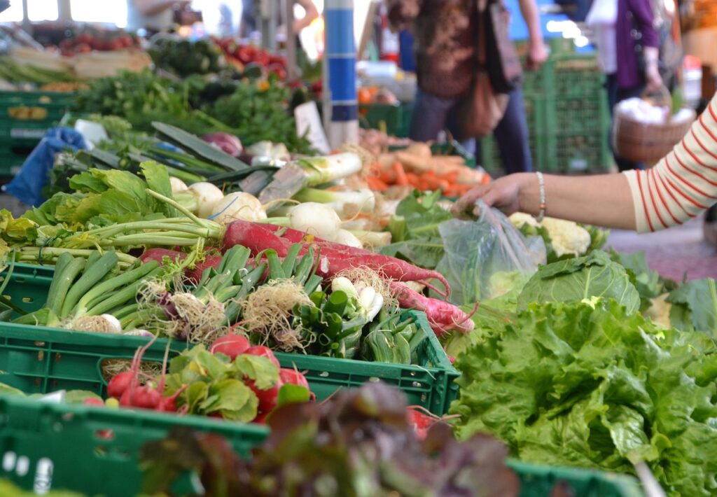 The annual Corning Farmers Market kicked off its 2025 season today, drawing bright, sunny weather and healthy crowds to Riverfront Centennial Park. Operated by the Gaffer District, this weekly Thursday event offers more than just fresh produce—it celebrates community vibrancy and local culture.